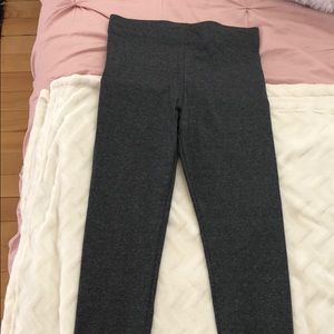 dark gray leggings, ankle length
